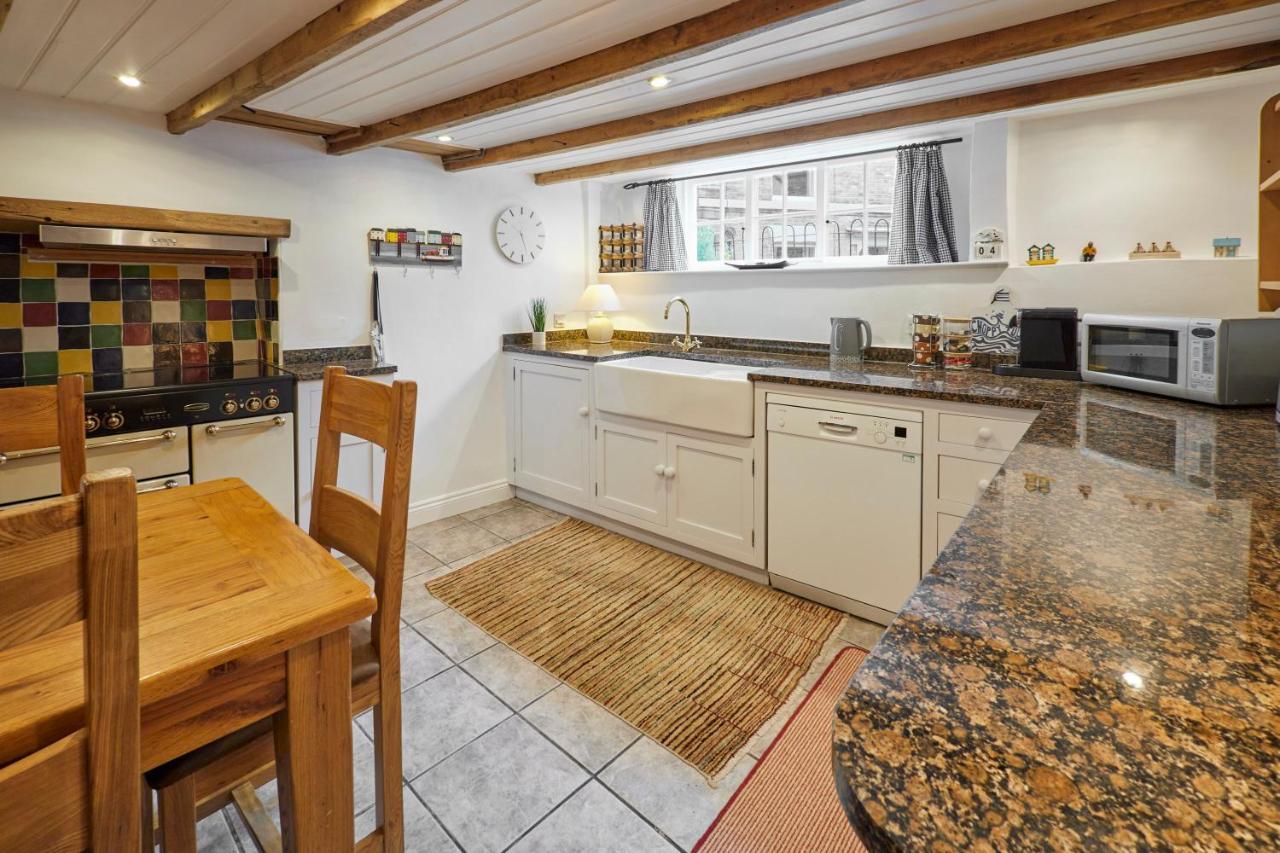 Host & - Hampdon * Staithes